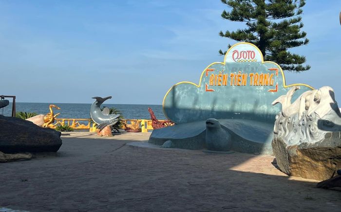 Không nhộn nhịp như Sầm Sơn, Thanh Hoá có 1 bãi biển được ví như 'viên ngọc thô' đẹp đến nao lòng