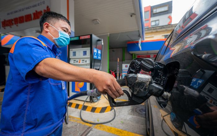 Giá xăng dầu hôm nay 11/4: Lao dốc giảm mạnh