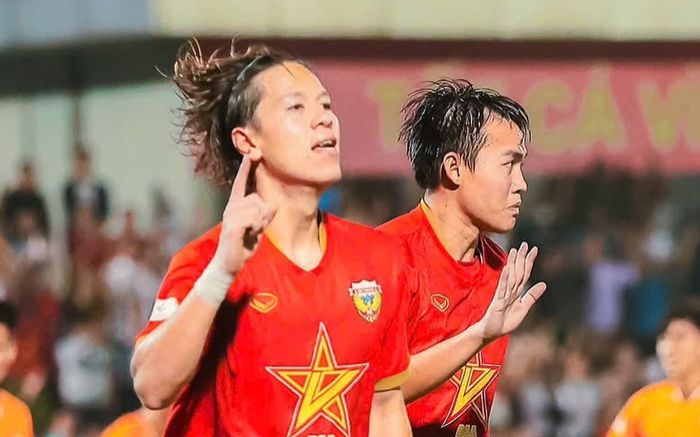 Tiền vệ Viktor Lê quá hay