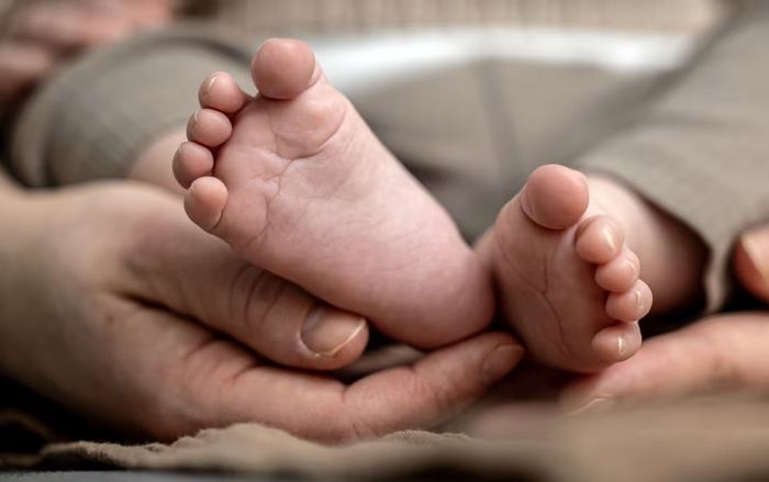 Người phụ nữ sinh con cho người lạ do sự cố không ngờ từ bệnh viện