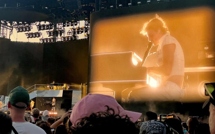 Nam ca sĩ công bố ra mắt album mới ngay trên sân khấu Coachella 2025