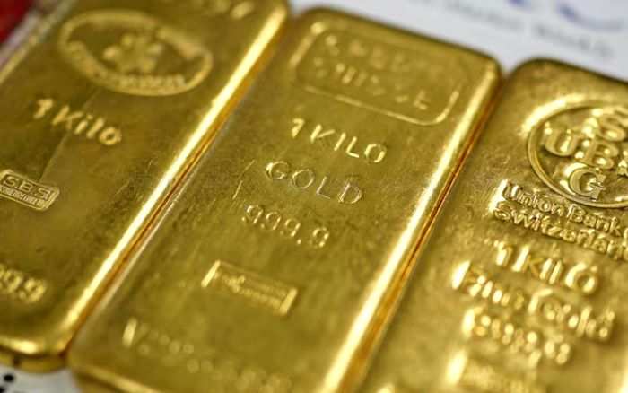 Giá vàng lập đỉnh lịch sử, nhà đầu tư băn khoăn có nên 'dốc két' lúc này