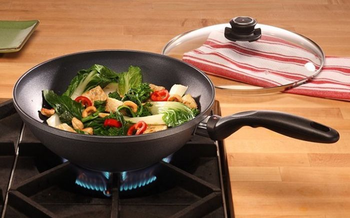 Giảm tuổi thọ vì sử dụng chảo chống dính không đúng cách
