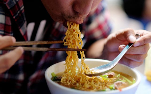 Lý do mọi người thường cảm thấy khát nước sau khi ăn nhà hàng