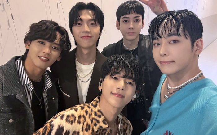 Khó tin: Nhóm nhạc Kpop ra mắt album đầu tay sau... 7 năm hoạt động
