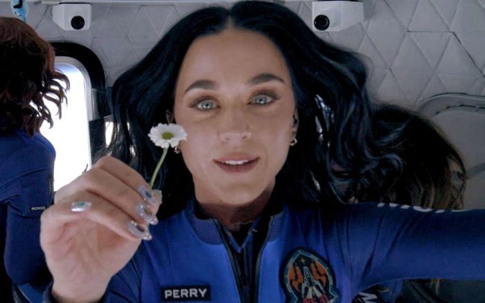 Katy Perry hối tiếc về chuyến bay vào không gian