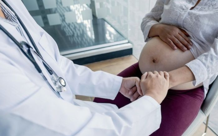 Đi tiêm kích trứng, người phụ nữ hoảng hốt khi phát hiện mang thai 9 con