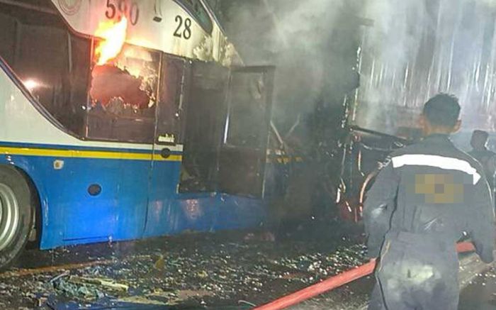 Xe buýt hỏng phanh đâm thẳng vào xe bán tải, 7 người thiệt mạng và 39 người bị thương