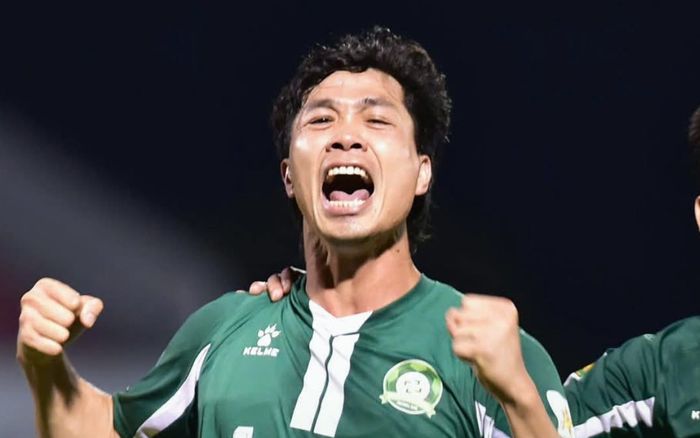 Cú tát của Công Phượng cho chuyên gia châu Âu