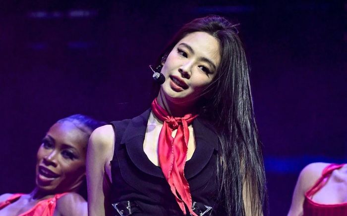 Jennie suýt gặp tai nạn nghiêm trọng tại Coachella 2025, cách xử lý 'gây bão'