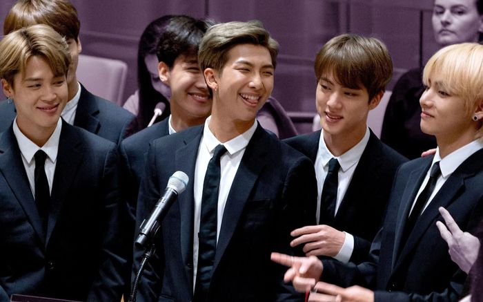 Trưởng nhóm BTS thẳng thắn về áp lực Kpop: 'Công ty không thích tôi nói thật'
