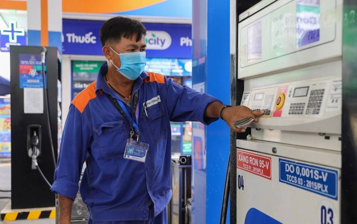Giá xăng dầu hôm nay 28/4: Tiếp tục tăng
