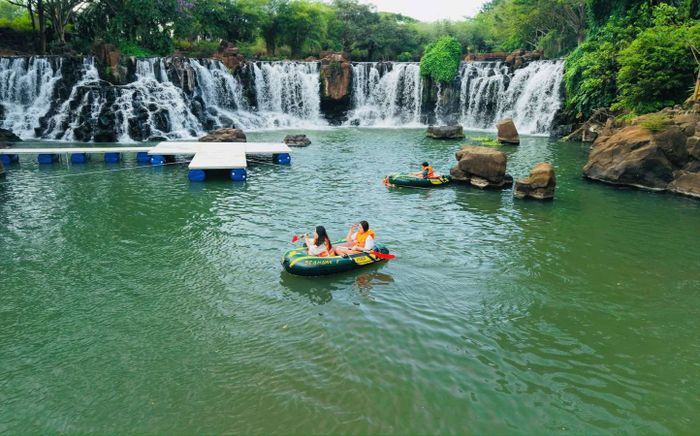 Thác Giang Điền: 'Tiên cảnh' Đồng Nai gọi mời, lễ hội bia EDM 'cực cháy' đón đại lễ 30/4!