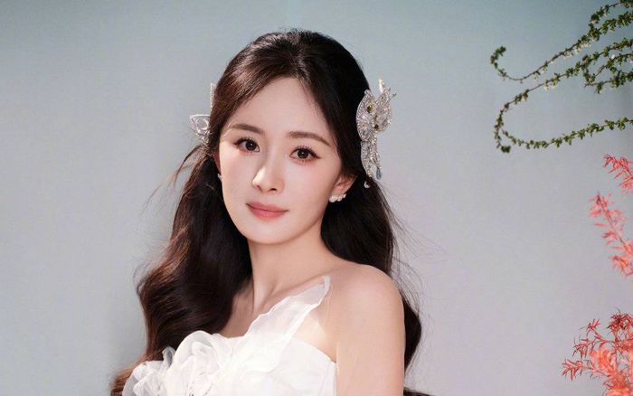 Dương Mịch được bắt gặp ở chốn đông người, vóc dáng hiện tại gây bất ngờ