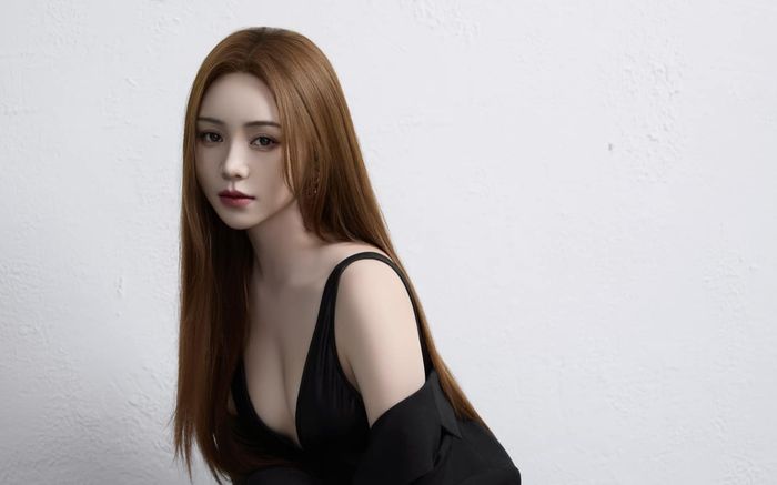 Quỳnh Kool diện áo hai dây hút mắt khán giả