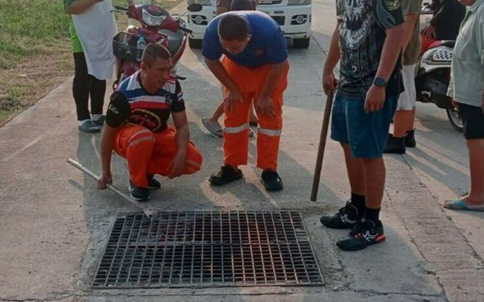 Nghe tiếng kêu cứu dưới nắp cống, người dân tá hỏa sau khi kiểm tra