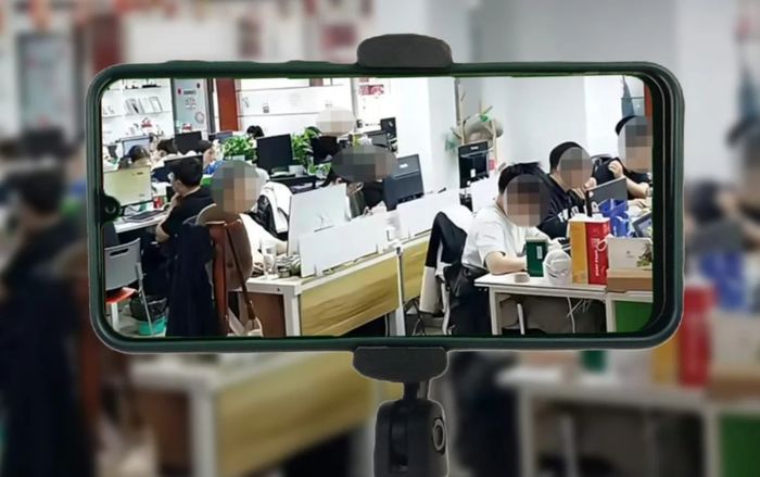 Công ty Trung Quốc gây tranh cãi khi livestream cảnh nhân viên làm việc cuối tuần
