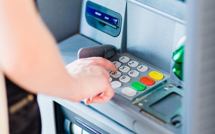 Chồng gửi ngân hàng hơn 460 triệu rồi qua đời, người vợ thất thần khi phát hiện số tiền cũng biến mất