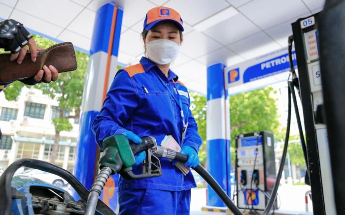 Giá xăng dầu hôm nay 5/4: Giảm sốc