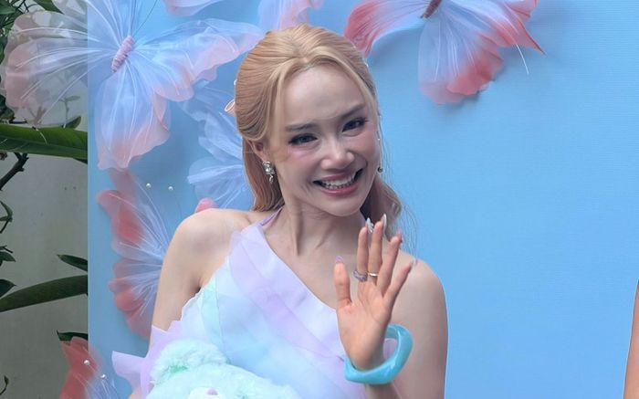 Lộ nhan sắc thật của Nhã Phương qua 'cam thường'