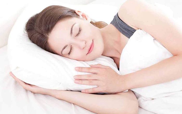 Ngủ ngon mỗi đêm không khó: 7 thói quen đơn giản giúp bạn ngủ sâu, da đẹp, tâm an