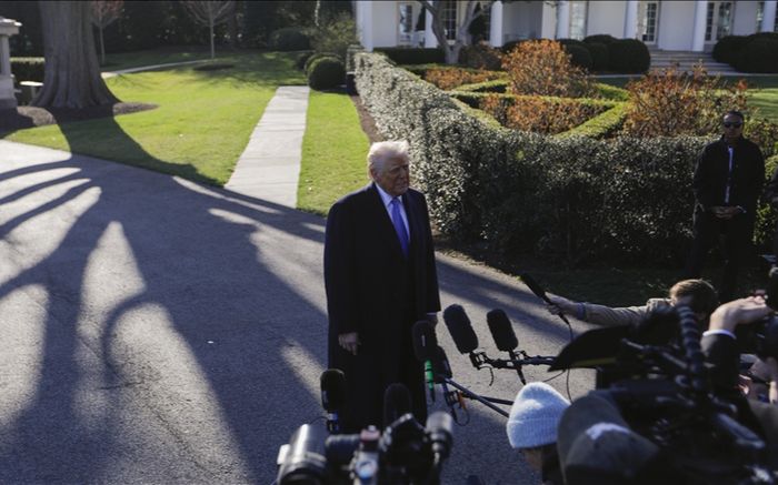 Nhà Trắng bác tin ông Trump cân nhắc hoãn áp thuế 90 ngày với các quốc gia