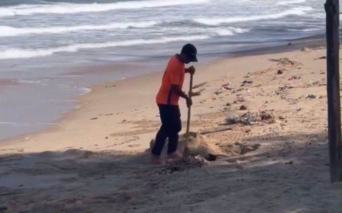 Chôn rác xuống bãi biển Mũi Né, nhân viên khu du lịch nhận kết 'đắng'