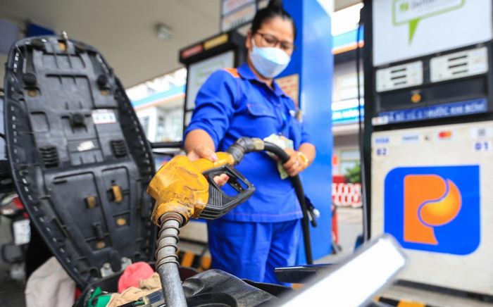 Giá xăng dầu hôm nay 1/5: Tăng trở lại