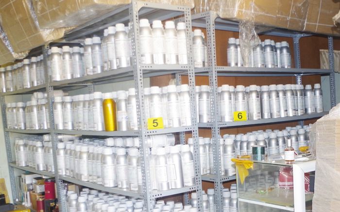 Bình Phước: Hàng chục ngàn chai nước hoa được sản xuất bằng máy đánh trứng