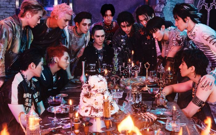 Album kỷ niệm 10 năm của SEVENTEEN vướng nghi vấn đạo nhái