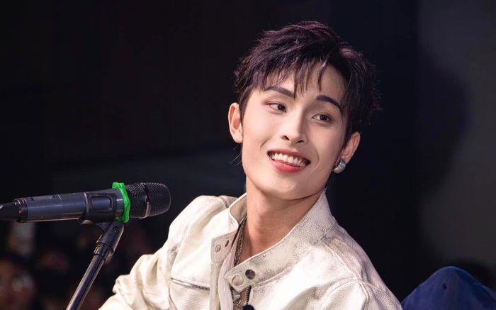 Động thái gây chú ý của nam ca sĩ Vbiz vừa vướng ồn ào 'cắm sừng' bạn gái hot girl