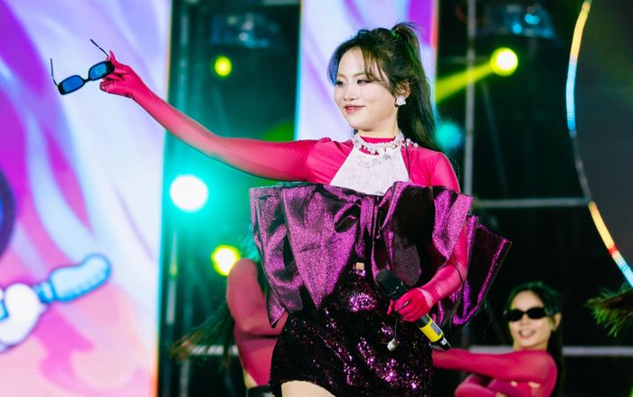 Phương Mỹ Chi bị mất đồ khi đi diễn