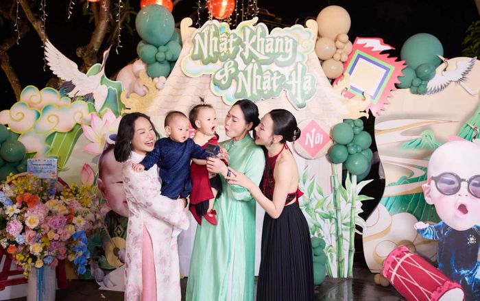 'Mẹ chồng' chiếm sóng trong tiệc thôi nôi của hai con Phương Oanh