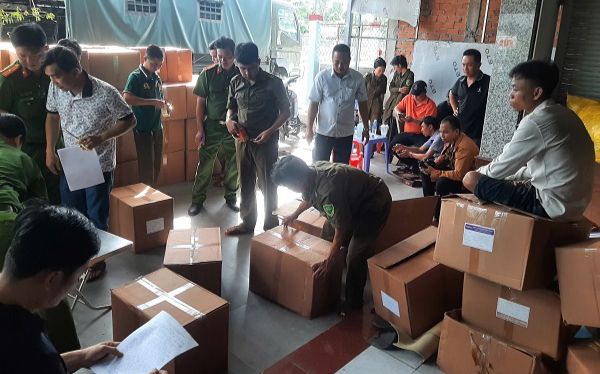 Phát hiện hơn 7,7 tấn sữa, rượu, thực phẩm bảo vệ sức khỏe không phép