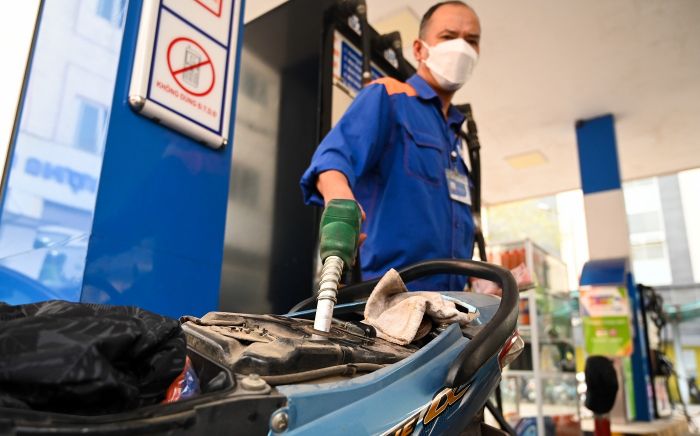 Giá xăng dầu hôm nay 15/5: Tăng cực mạnh