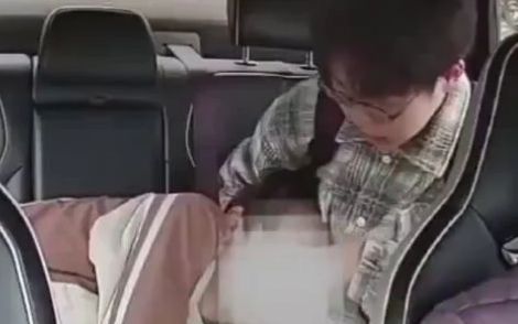 Cứu bạn thân lên cơn động kinh trên đường đi thi, nam sinh trượt đại học