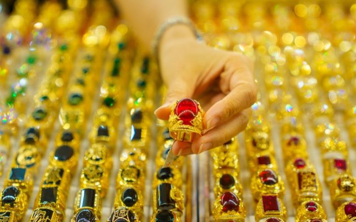 Giá vàng hôm nay (17/5): Sụt giảm