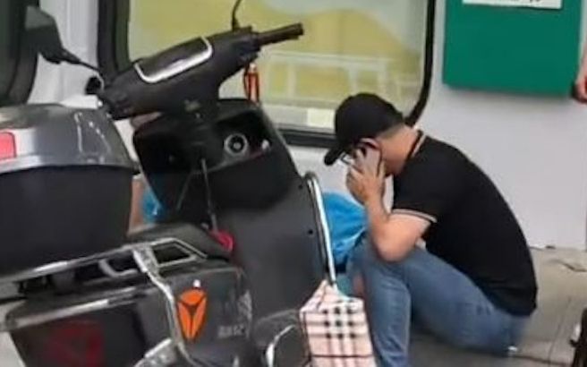 Bà cụ đột ngột qua đời khi đang rút tiền, ngân hàng bồi thường 350 triệu đồng