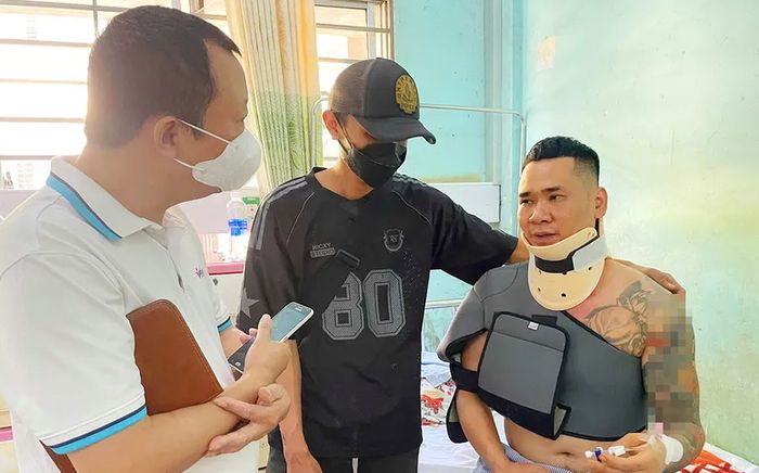 Bố lao xuống giếng sâu 35 mét cứu con gái ở Gia Lai: Có bố đây rồi, không sao đâu!