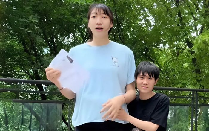 Tình yêu đũa lệch: Chàng trai yêu cô gái cao hơn mình 50cm, chuẩn bị đón con đầu lòng