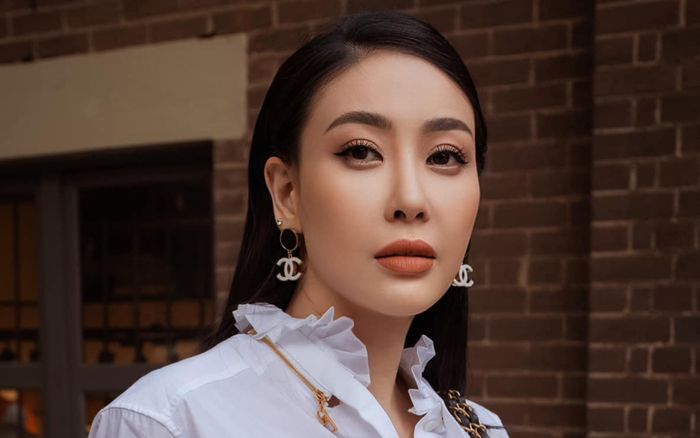 Hoa hậu Hà Kiều Anh báo tin tang sự, nhiều nghệ sĩ chia buồn