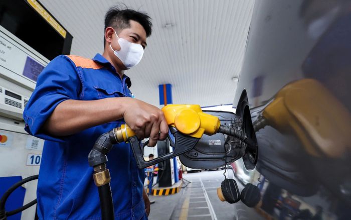 Giá xăng dầu hôm nay 20/5: Biến động trái chiều