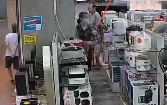 Nồi cơm điện tại cửa hàng 'bốc hơi' giữa ban ngày, camera hé lộ thủ phạm bất ngờ