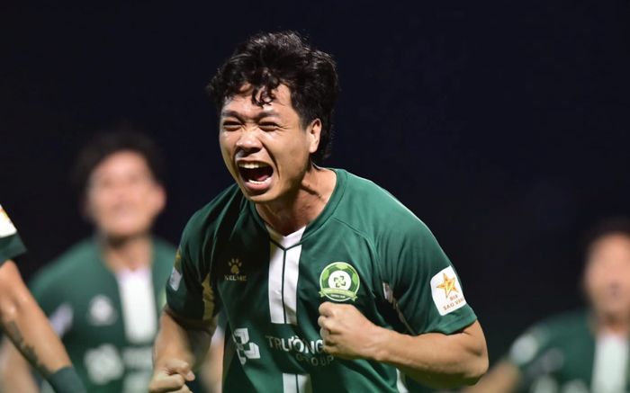 Vì sao HLV Kim Sang Sik dễ gạch tên Công Phượng?