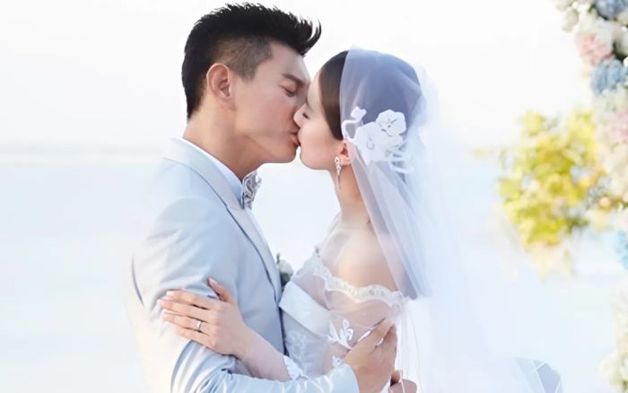 Thêm một cặp đôi nổi tiếng showbiz ly hôn sau 10 năm chung sống?