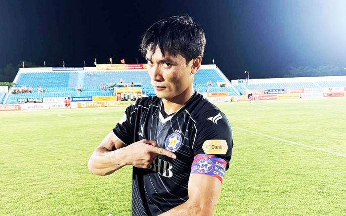 Nghịch lý thủ môn Bùi Tiến Dũng lên tuyển Việt Nam