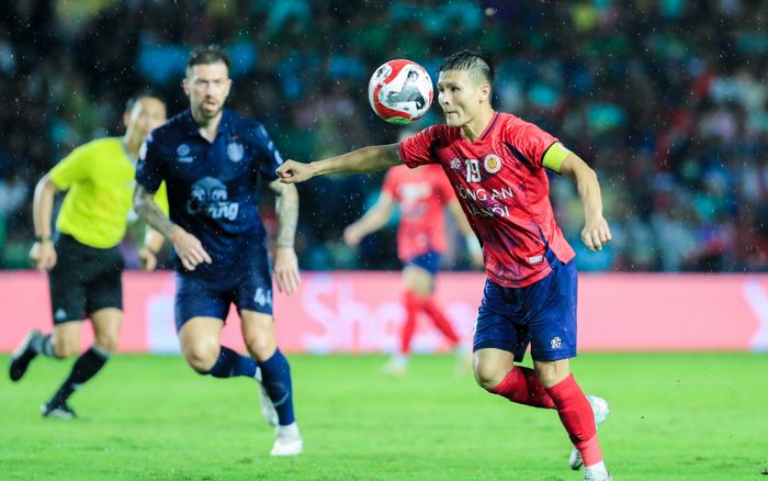 Quang Hải nói thẳng trọng tài đã bắt ép