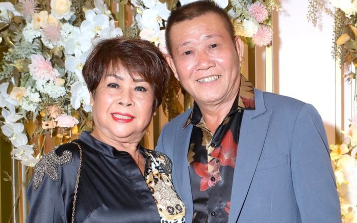 Nghẹn lòng trước hình ảnh nghệ sĩ Vũ Thanh ở tang lễ vợ