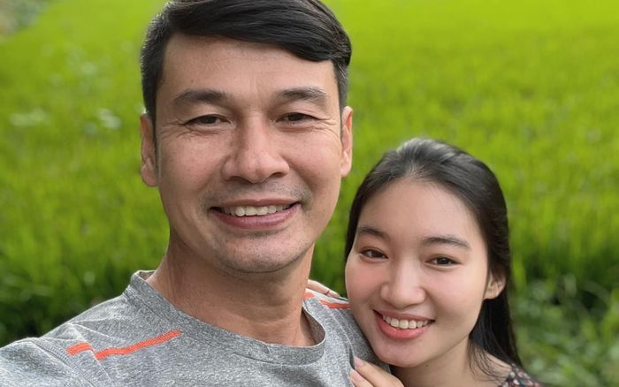 Tiết Cương vỡ òa khi vợ kém 26 tuổi sinh con đầu lòng, 'toát mồ hôi' vì một chuyện