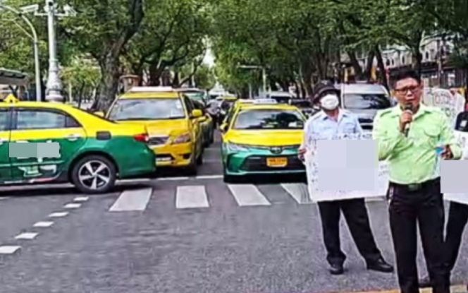Tài xế taxi truyền thống biểu tình, đòi phong tỏa sân bay để 'dẹp' tài xế công nghệ